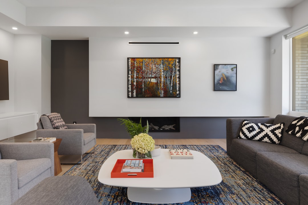 a-living-room-with-a-couch-and-a-coffee-table-1rfsskigmic